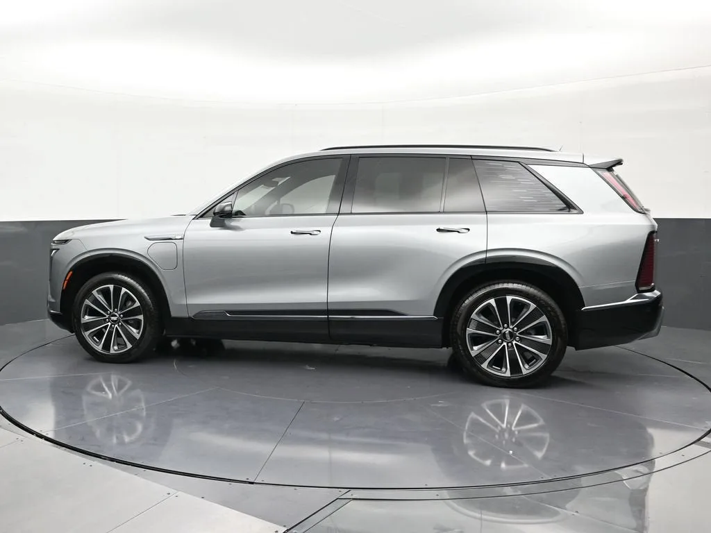 2026 Cadillac VISTIQ Sport photo 2