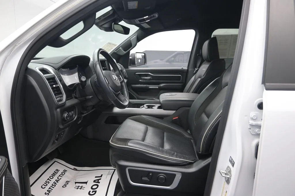 2023 RAM 1500 Laramie photo 10