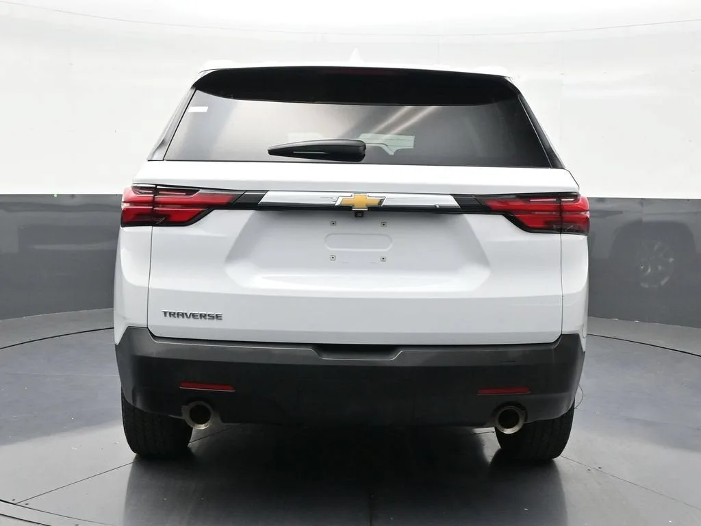 2023 Chevrolet Traverse LS photo 4