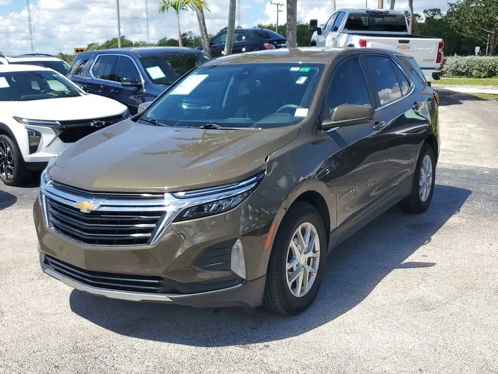 2023 Chevrolet Equinox LT photo 3