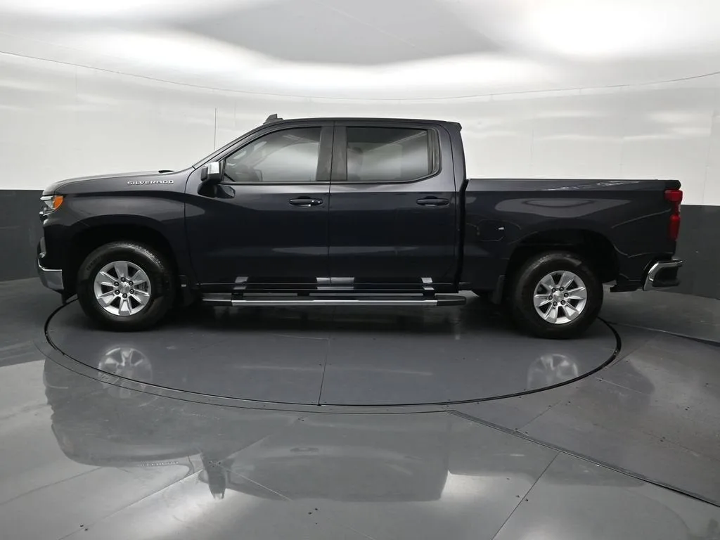 2023 Chevrolet Silverado 1500 LT photo 2
