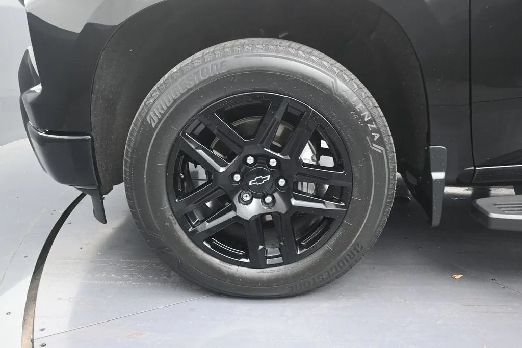 2023 Chevrolet Silverado 1500 RST photo 9