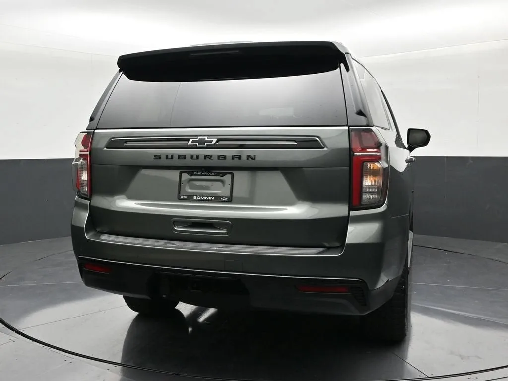2023 Chevrolet Suburban Z71 photo 5