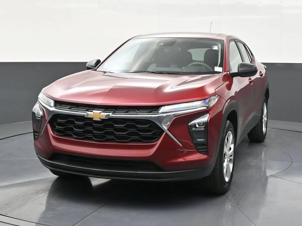 2025 Chevrolet Trax LS photo 9