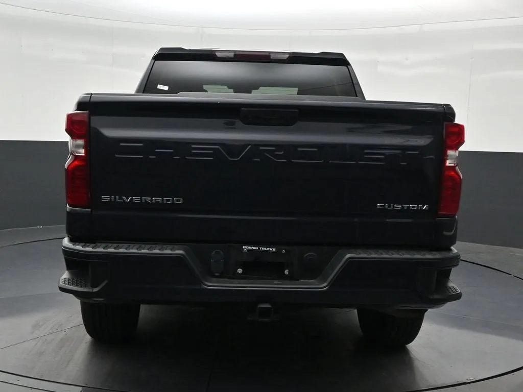 2023 Chevrolet Silverado 1500 Custom photo 4