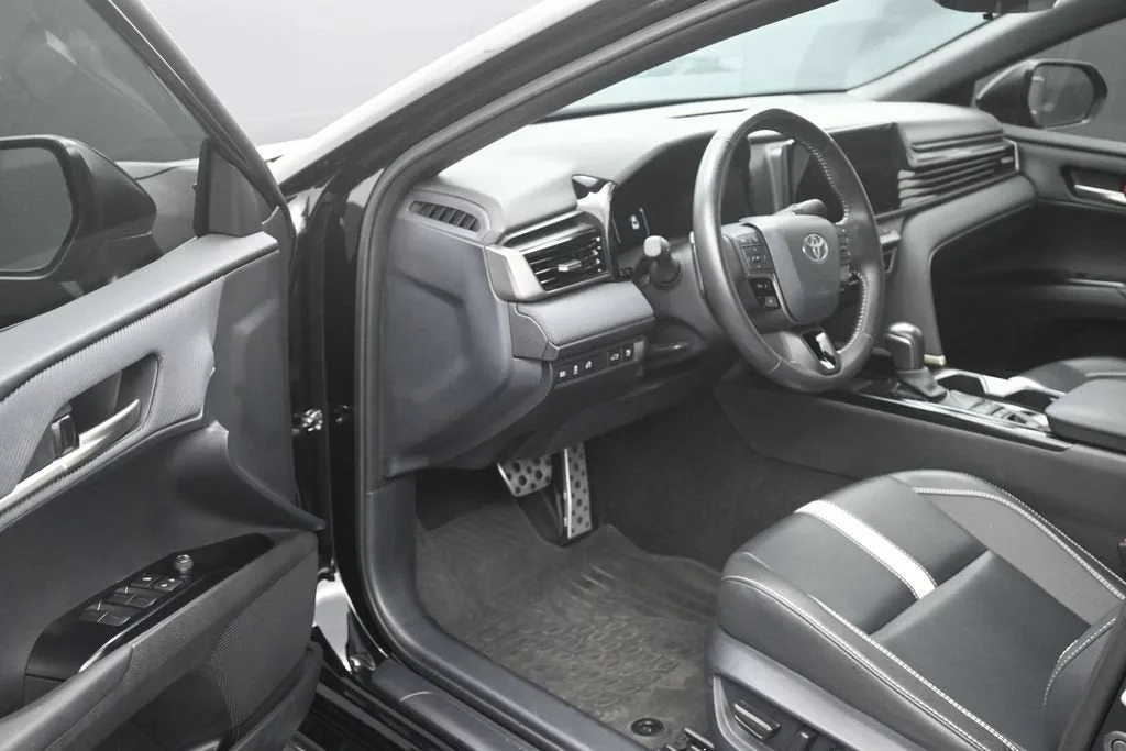 2025 Toyota Camry SE photo 10