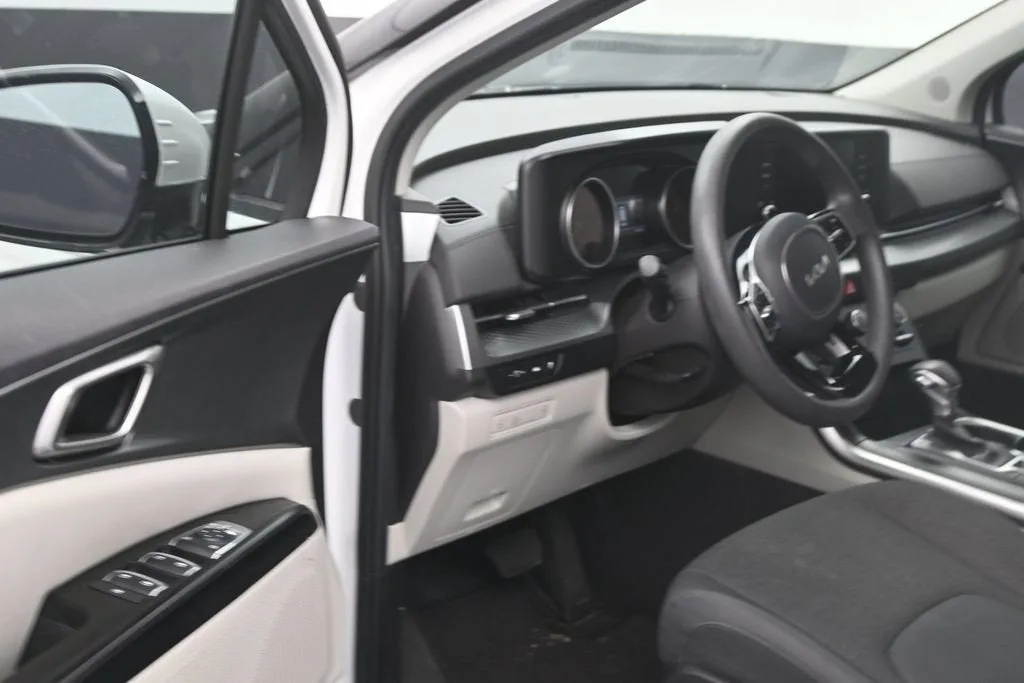 2024 Kia Carnival MPV LX photo 11