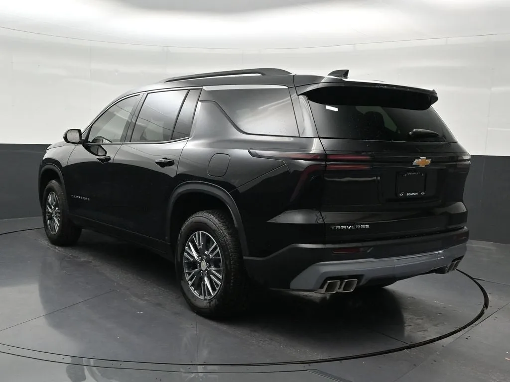 2026 Chevrolet Traverse LT photo 3