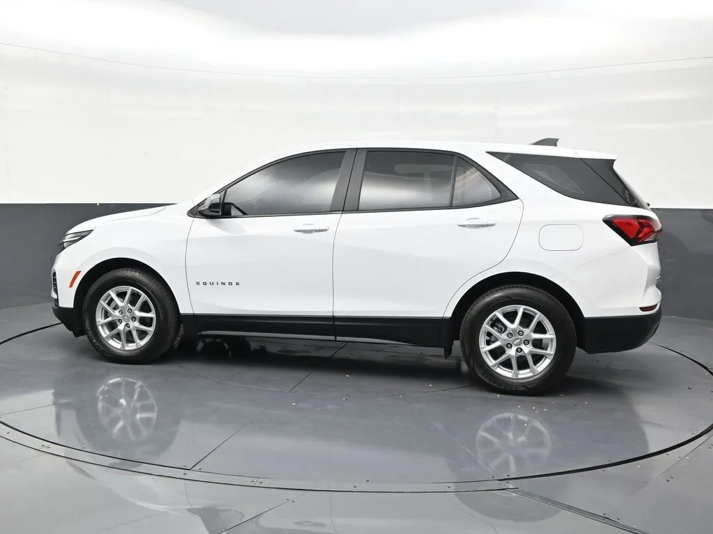 2024 Chevrolet Equinox LS photo 2