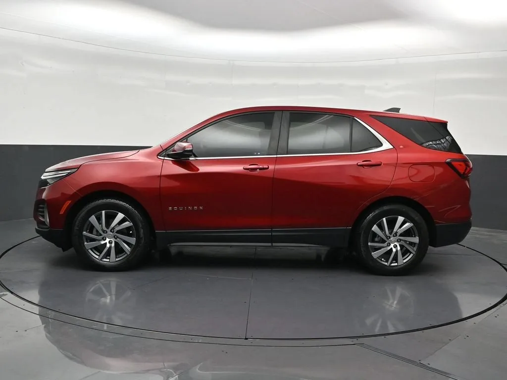2024 Chevrolet Equinox LT photo 2