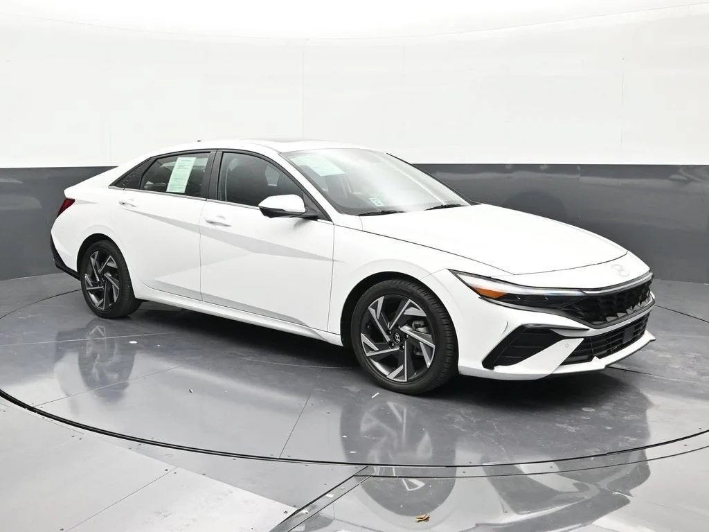 2024 Hyundai Elantra Limited photo 7