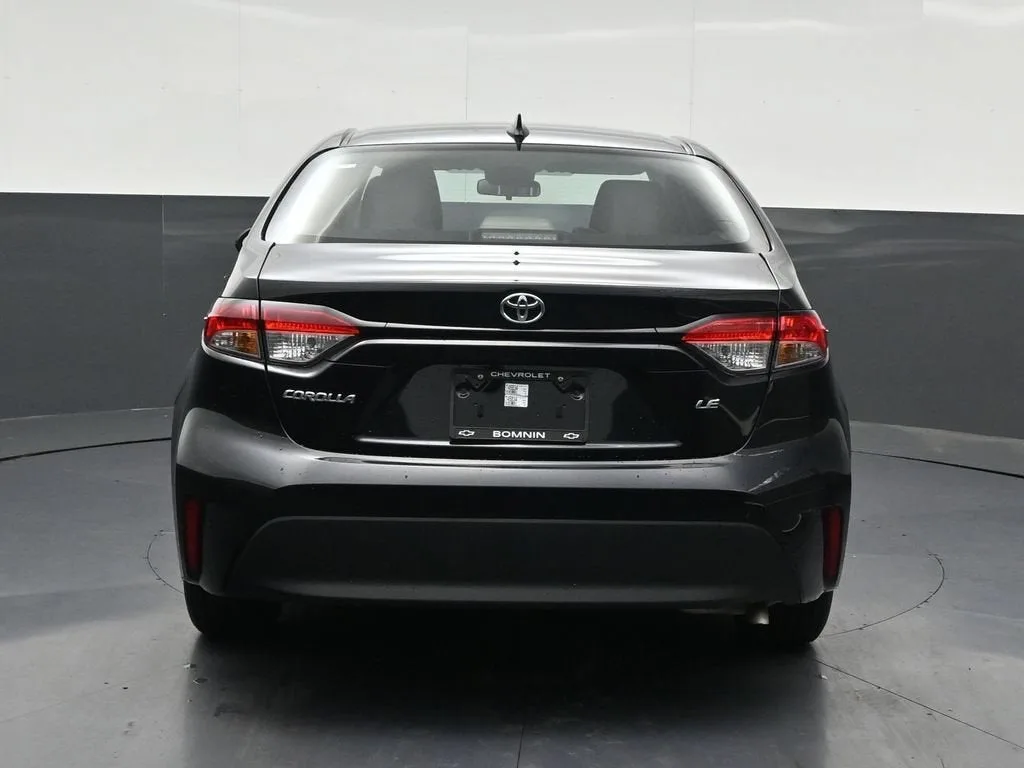 2025 Toyota Corolla LE photo 4