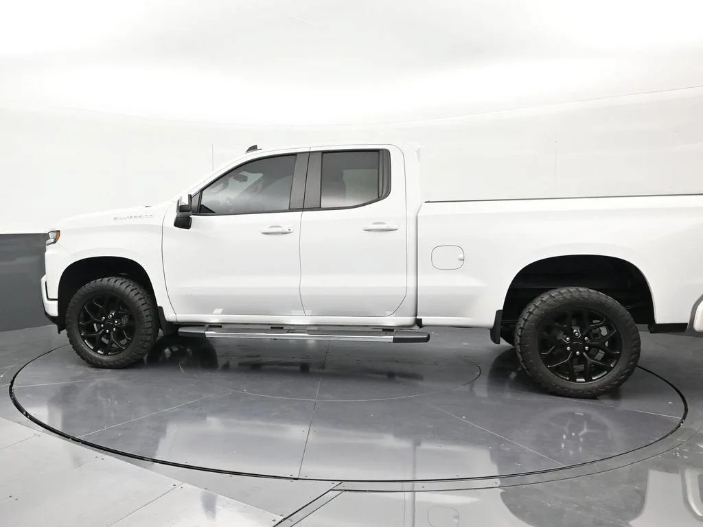 2019 Chevrolet Silverado 1500 LT photo 2