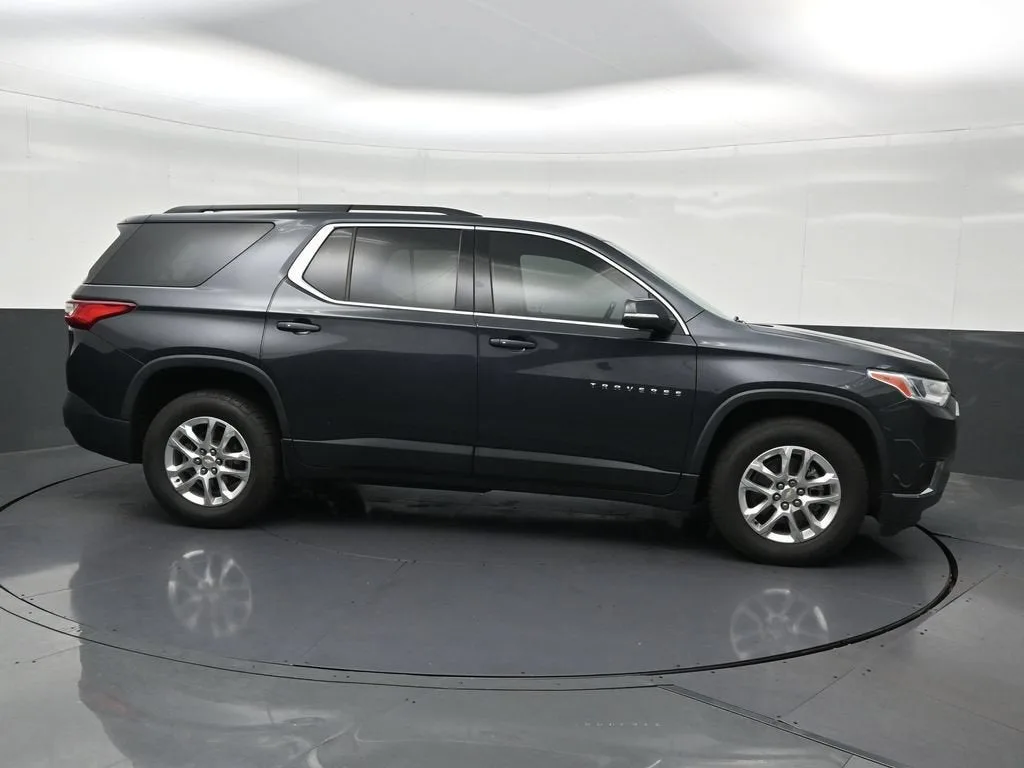 2021 Chevrolet Traverse LT Leather photo 7