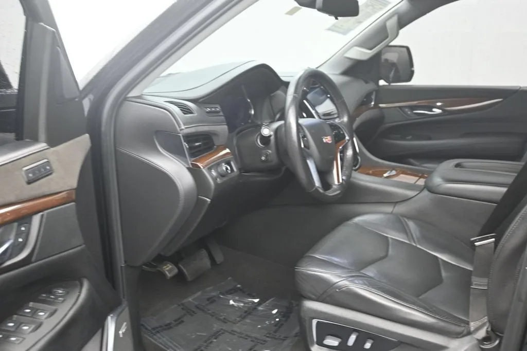 2020 Cadillac Escalade ESV Luxury photo 10