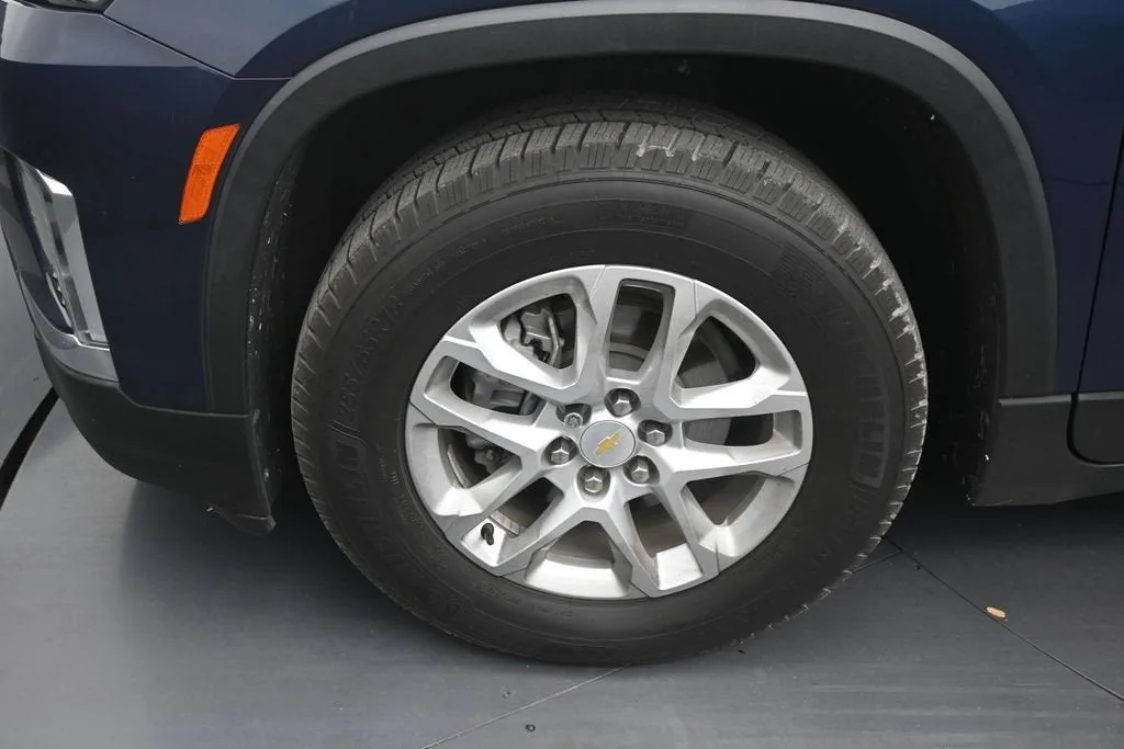 2022 Chevrolet Traverse LS photo 9