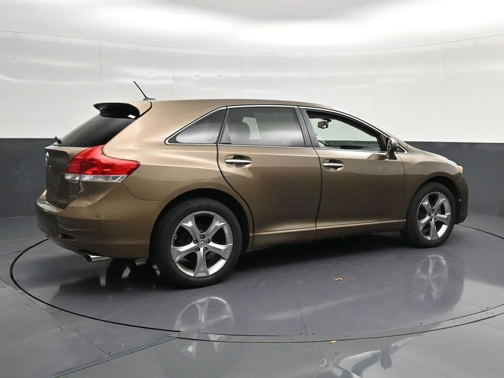 2010 Toyota Venza Base photo 3