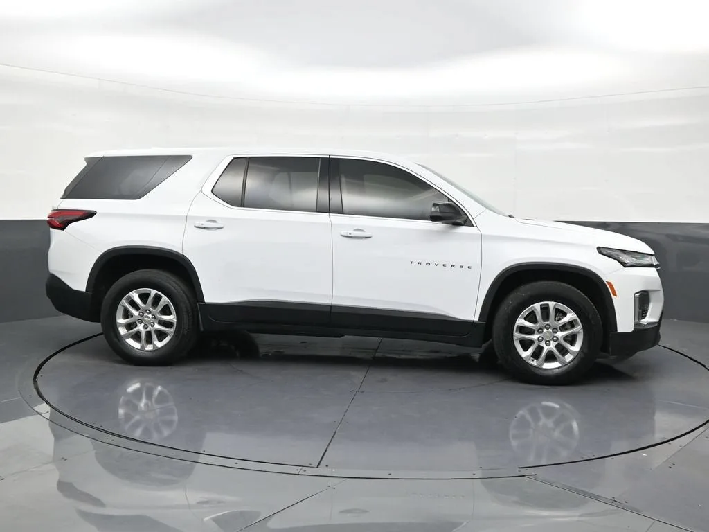 2023 Chevrolet Traverse LS photo 6