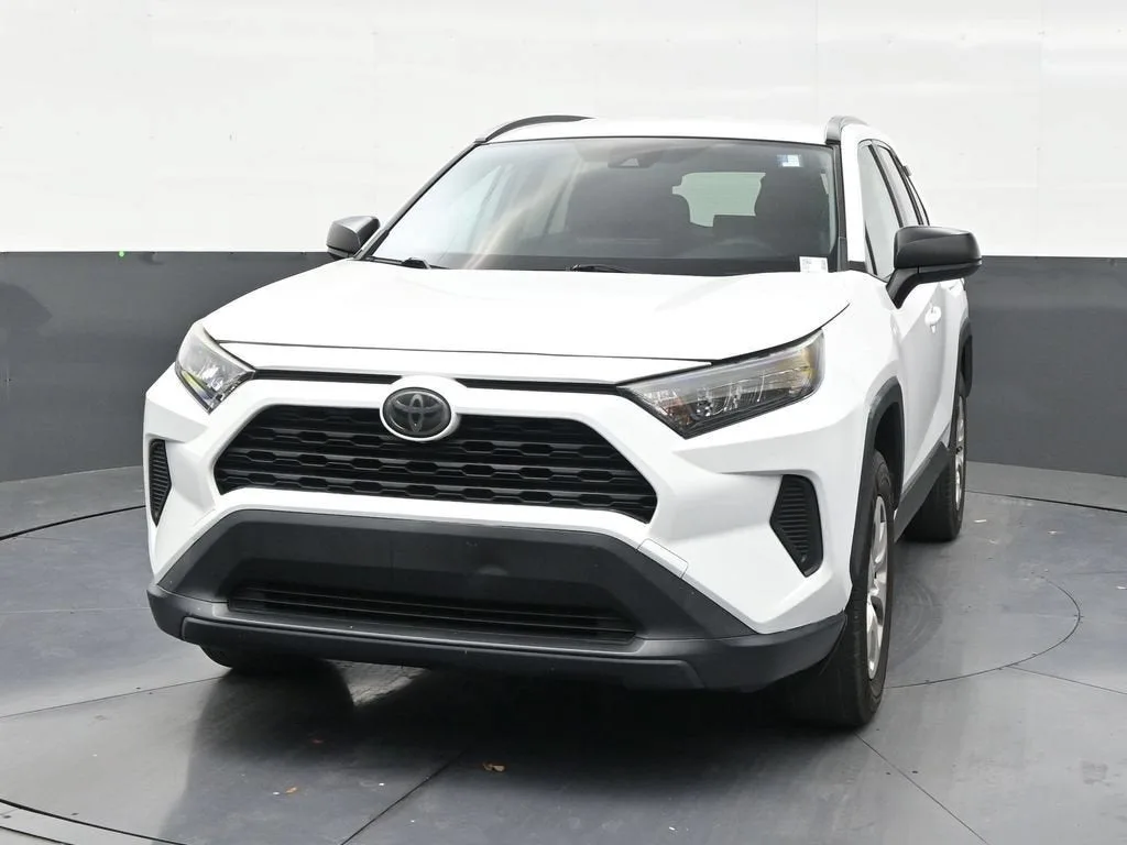 2020 Toyota RAV4 LE photo 8