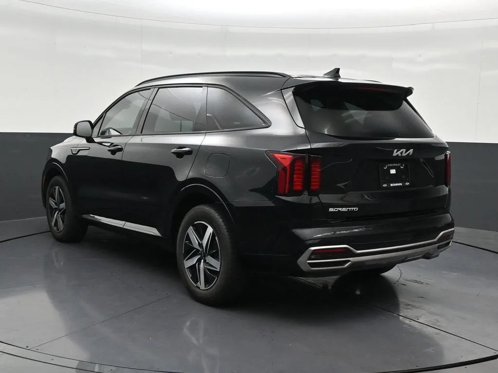 2023 Kia Sorento S photo 3