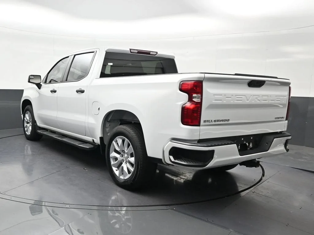 2023 Chevrolet Silverado 1500 Custom photo 3