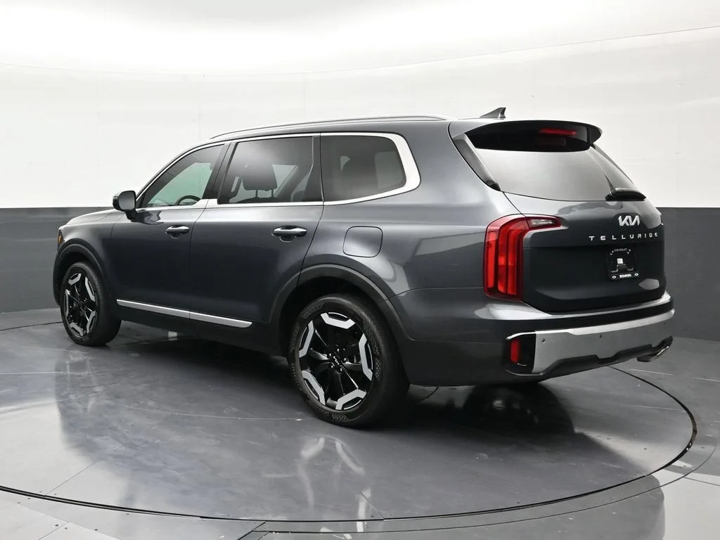 2024 Kia Telluride S photo 3