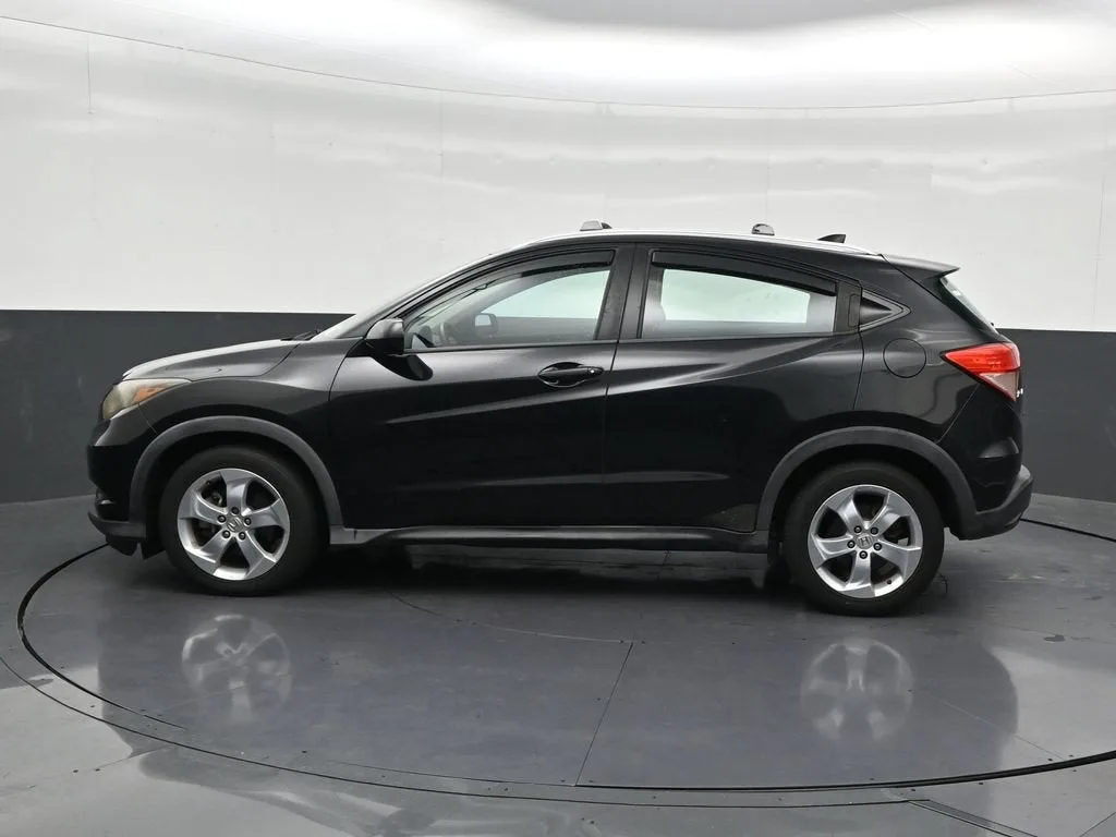 2016 Honda HR-V LX photo 2