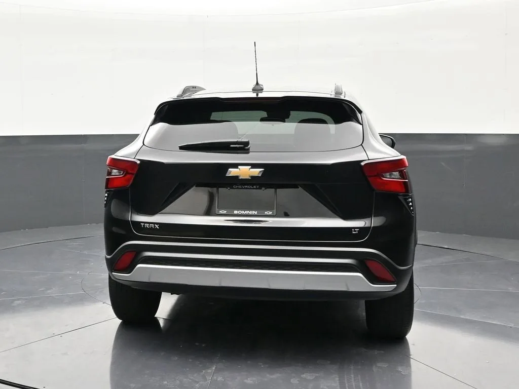 2024 Chevrolet Trax LT photo 4