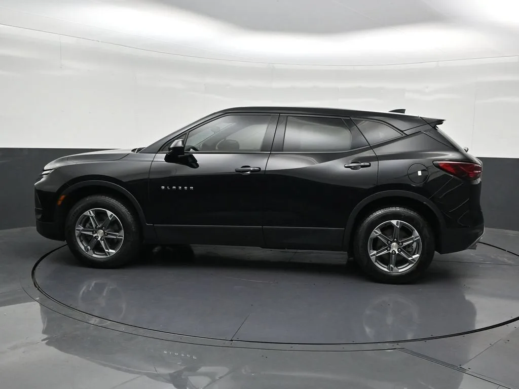 2023 Chevrolet Blazer 2LT photo 2