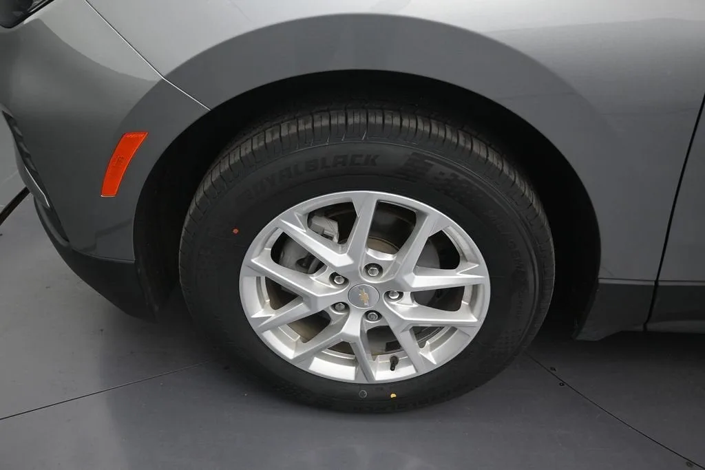 2023 Chevrolet Equinox LS photo 9