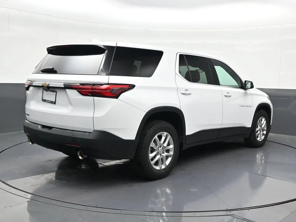 2022 Chevrolet Traverse LS photo 5