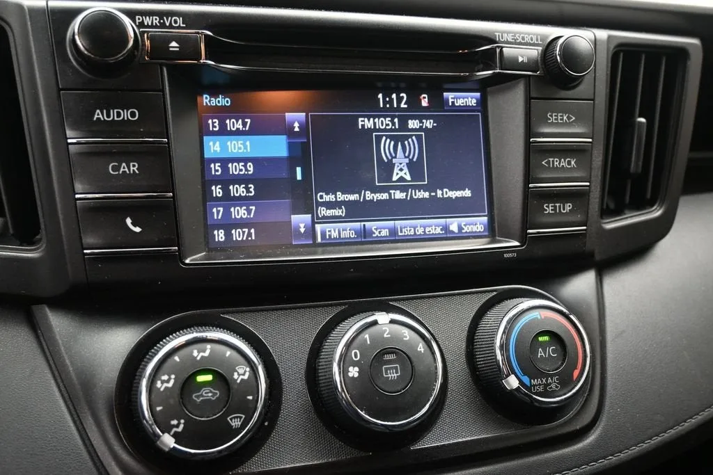 2017 Toyota RAV4 LE photo 12