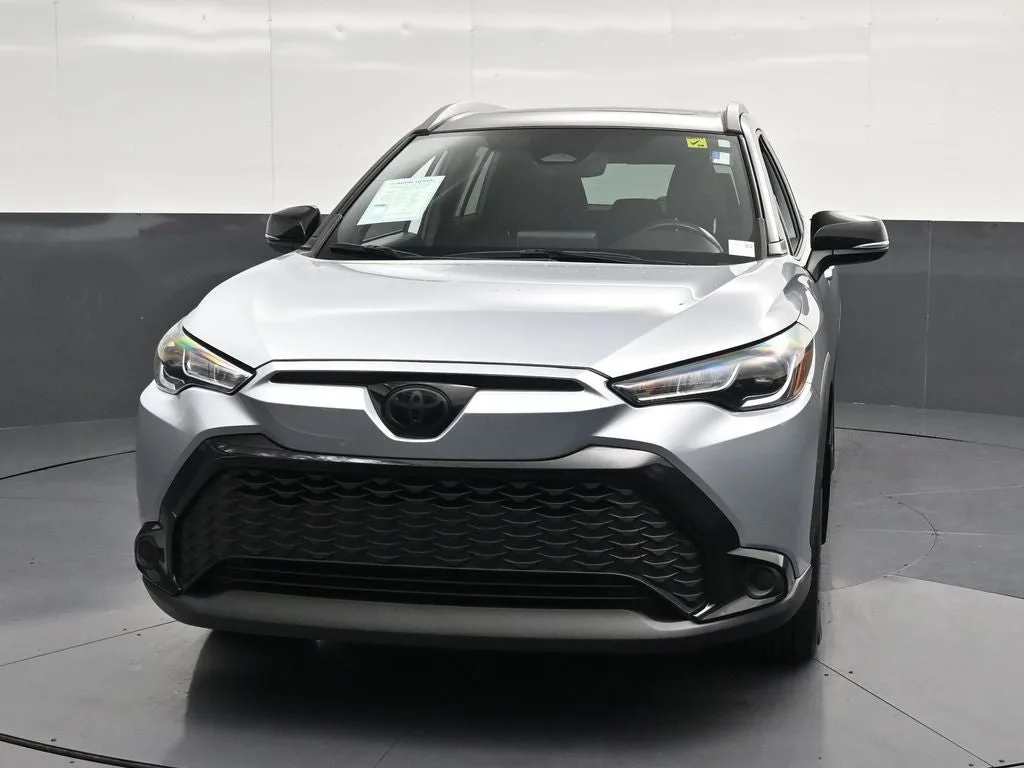 2024 Toyota Corolla Cross Hybrid SE photo 6
