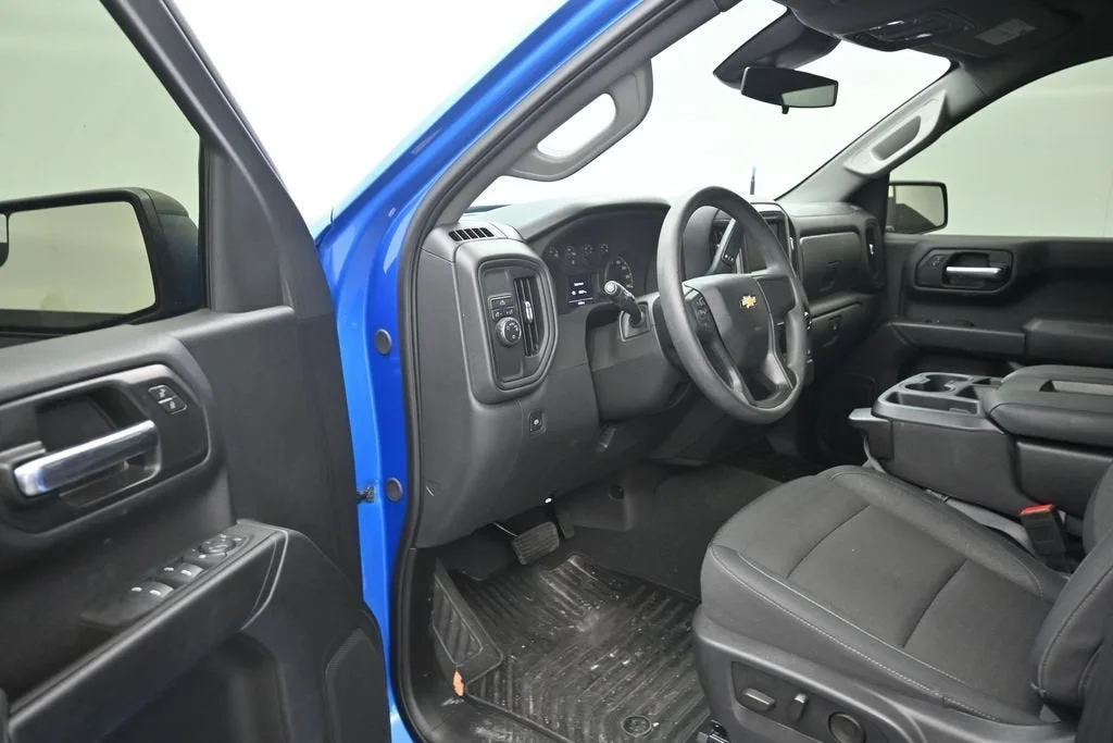 2025 Chevrolet Silverado 1500 Custom photo 10