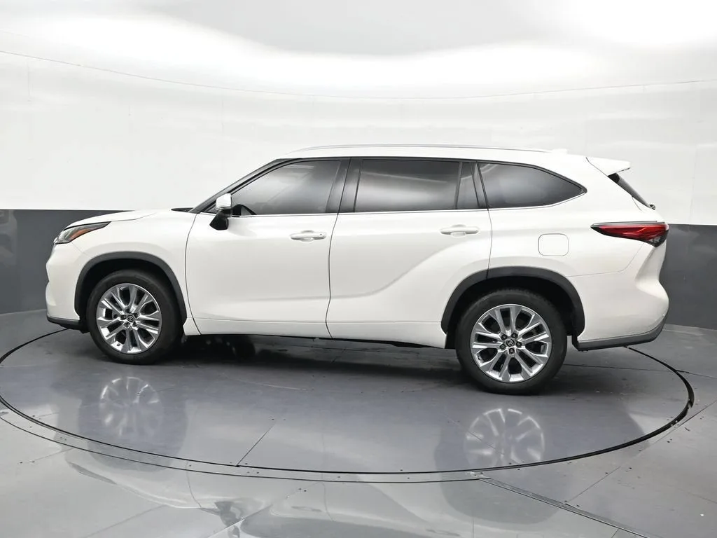 2021 Toyota Highlander Limited photo 2