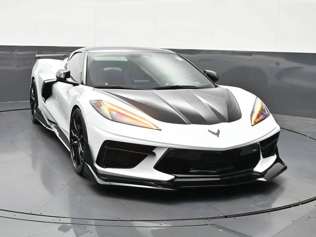 2025 Chevrolet Corvette Stingray 2LT photo 8