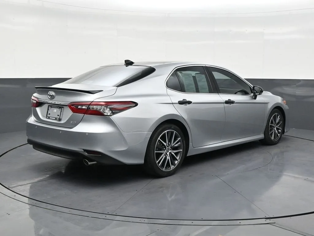 2022 Toyota Camry XLE photo 5