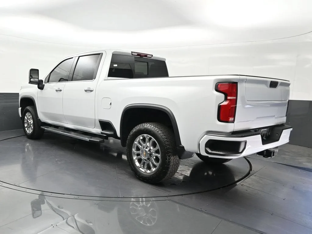 2025 Chevrolet Silverado 2500 HD LTZ photo 3