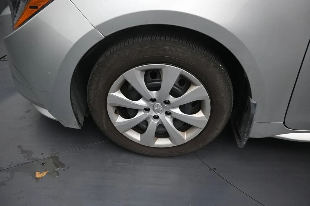 2024 Toyota Corolla LE photo 9