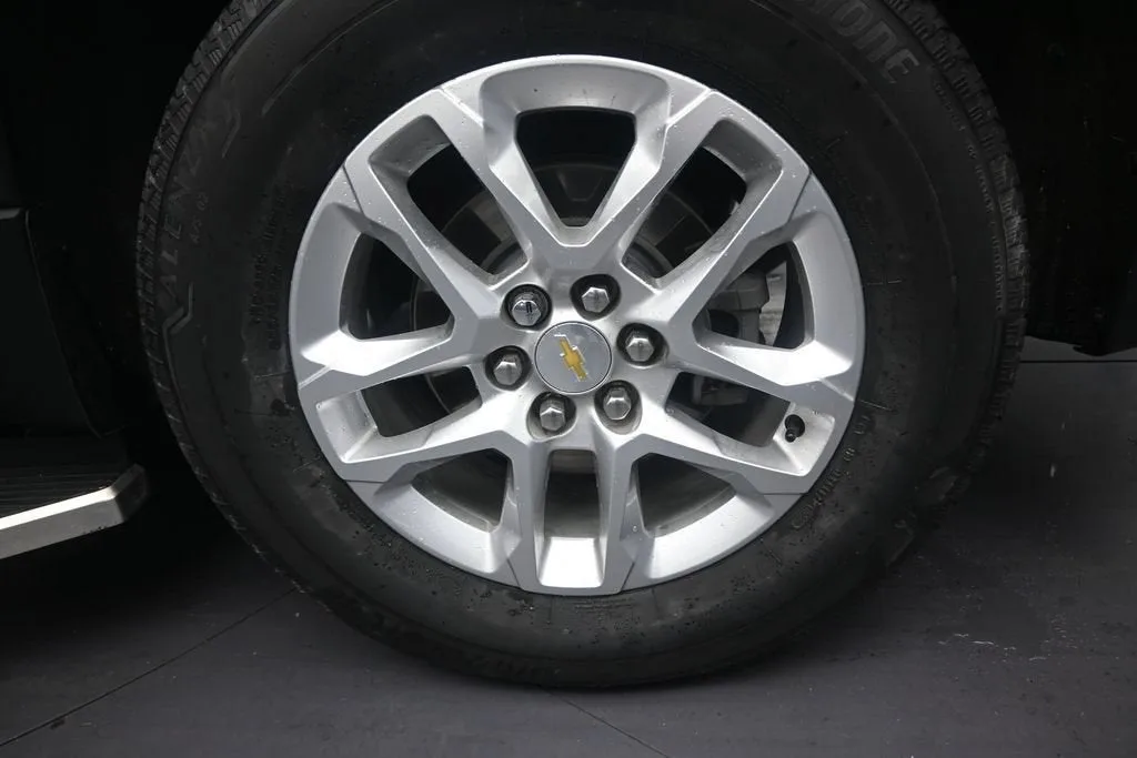2023 Chevrolet Traverse LS photo 10