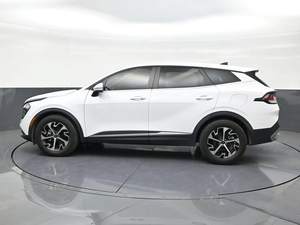 2023 Kia Sportage EX photo 2