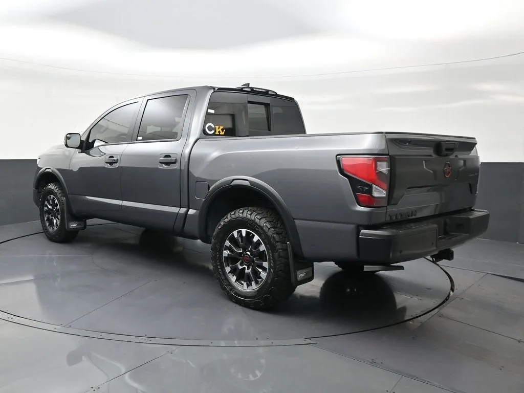 2023 Nissan TITAN Crew Cab PRO-4X 4x4 photo 3