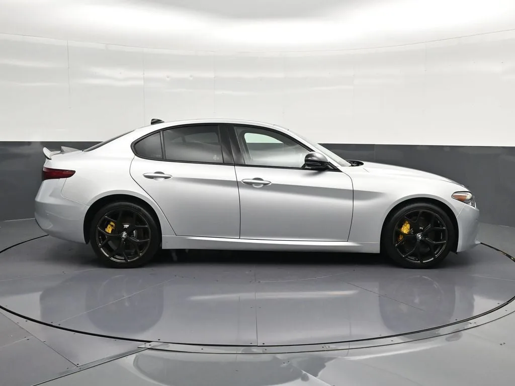2021 Alfa Romeo Giulia Ti photo 4