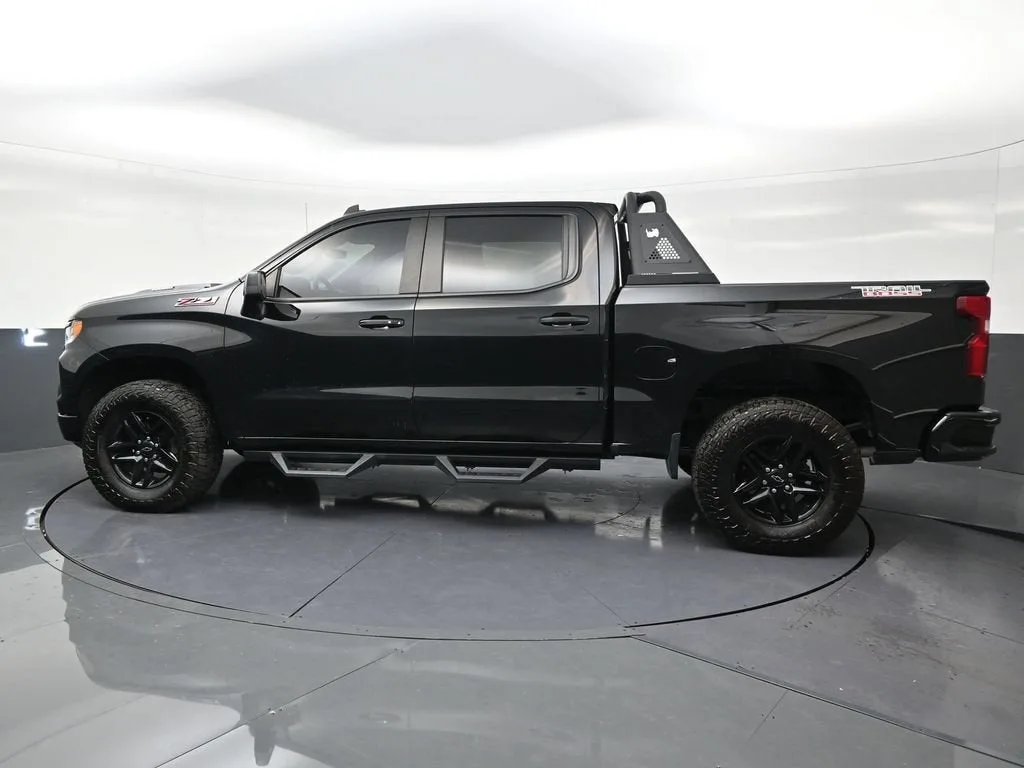2022 Chevrolet Silverado 1500 LT Trail Boss photo 2
