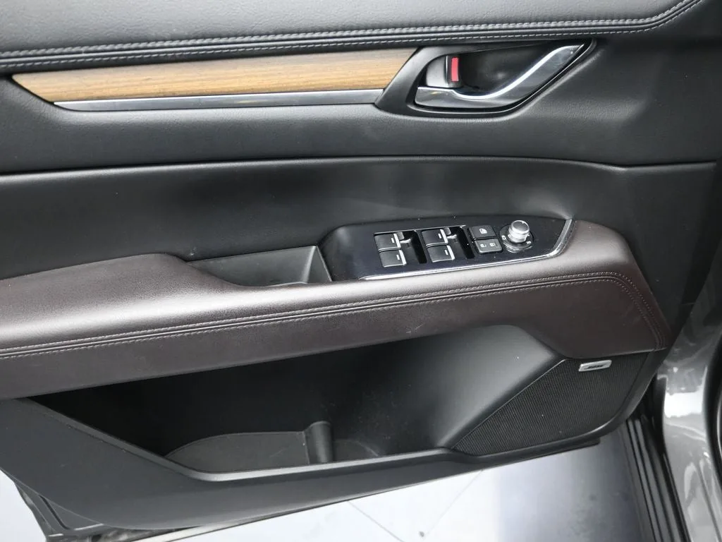 2021 Mazda CX-5 Signature photo 10