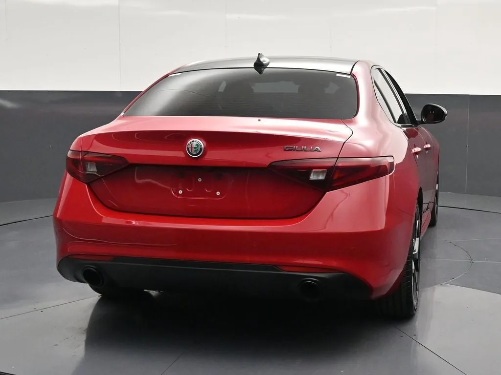 2020 Alfa Romeo Giulia Base photo 2