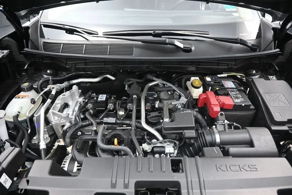2026 Nissan Kicks SR photo 12