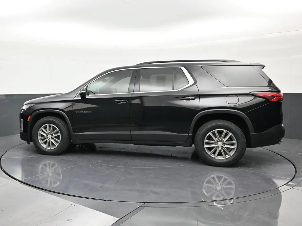 2022 Chevrolet Traverse LT Cloth photo 2
