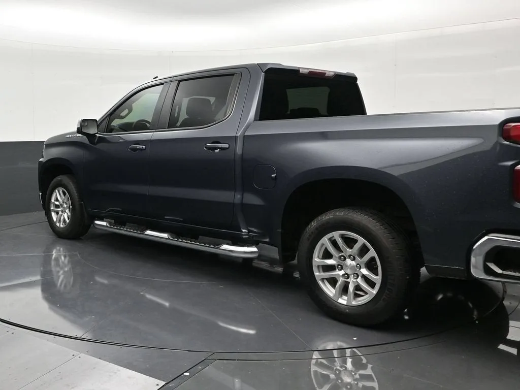 2021 Chevrolet Silverado 1500 LT photo 3