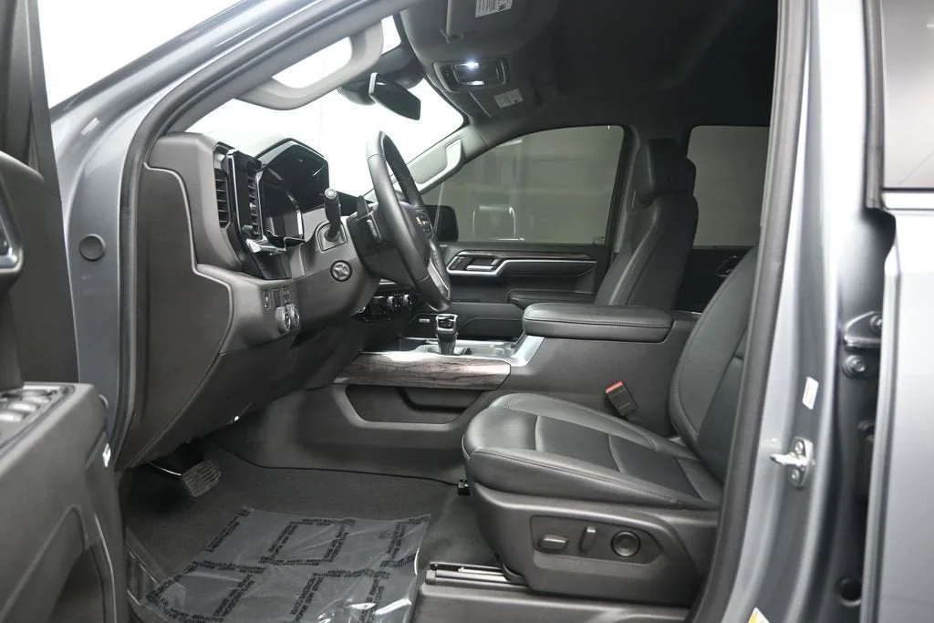 2025 Chevrolet Silverado 1500 LTZ photo 12